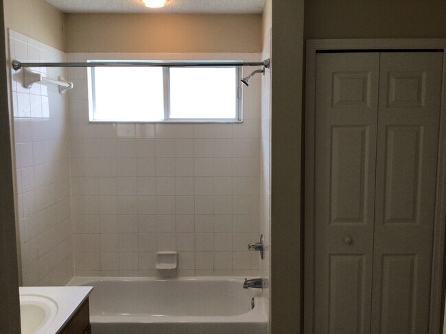 Building Photo - 9213 Prosperity Lake Dr