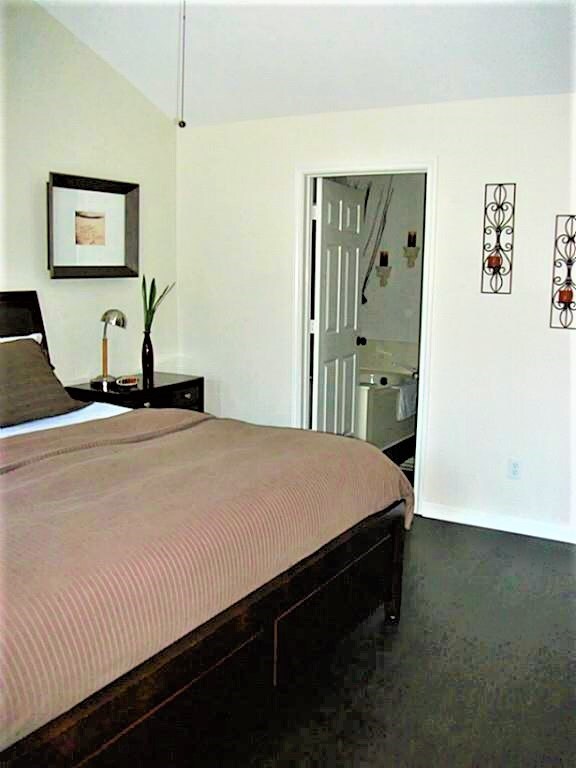 Building Photo - 435 N Rivershire Dr