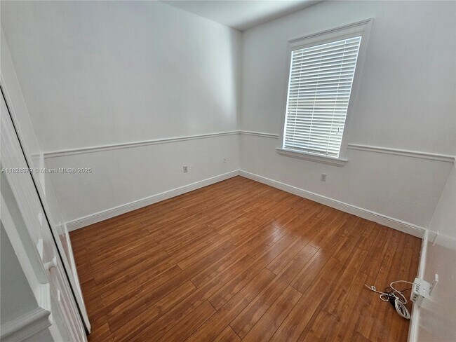 Building Photo - 5450 SW 165th Ct