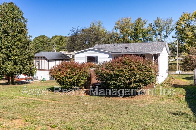 Building Photo - 1817 Sedgewick Dr