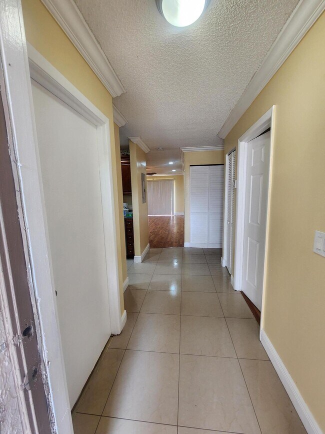 Building Photo - 5231 Pine Abbey Dr S