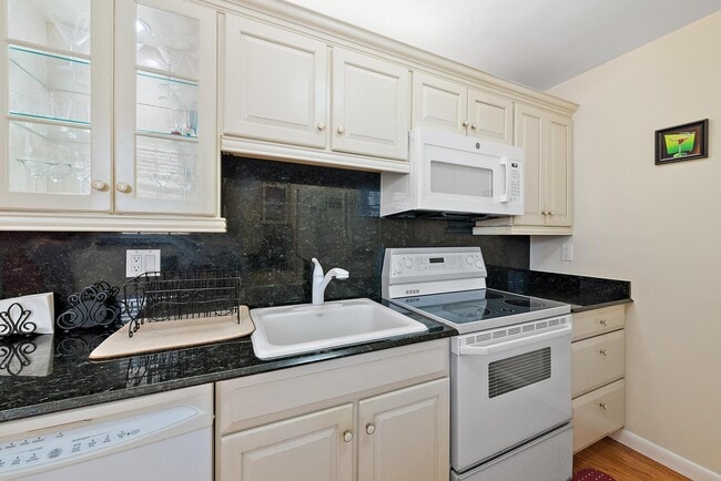 Building Photo - 3575 S Ocean Blvd