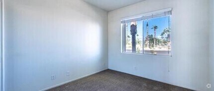 Building Photo - 689 Carnation St