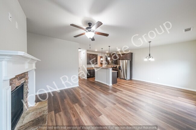 Building Photo - 3/3 Townhome with 2 car garage