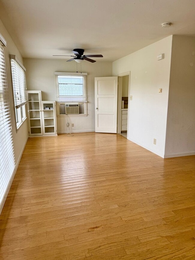 Building Photo - JSTREET5712-5716