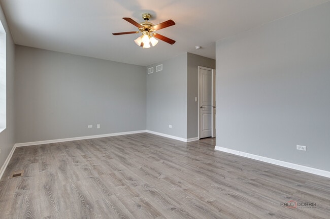 Building Photo - 347 Devoe Dr