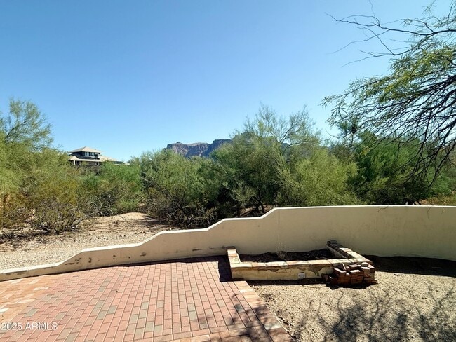 Building Photo - 867 N Arroya Rd