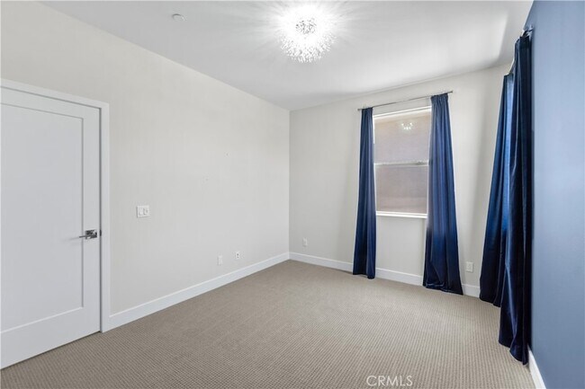 Building Photo - 156 Chorus