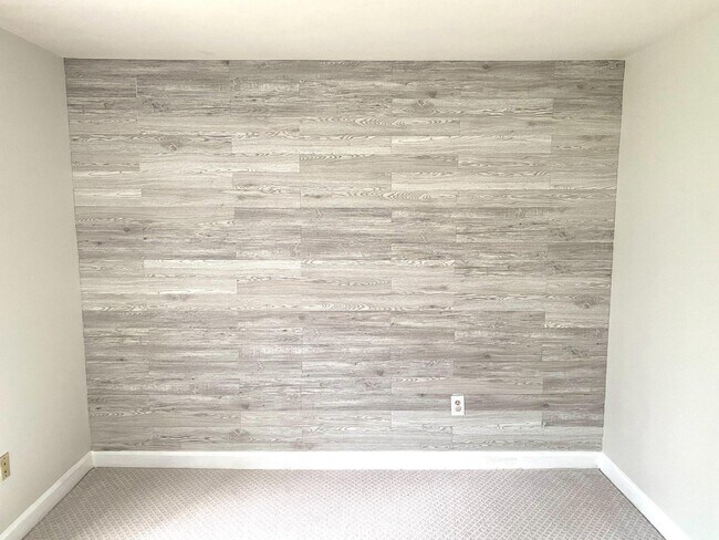 Building Photo - 3313 Sir Thomas Dr