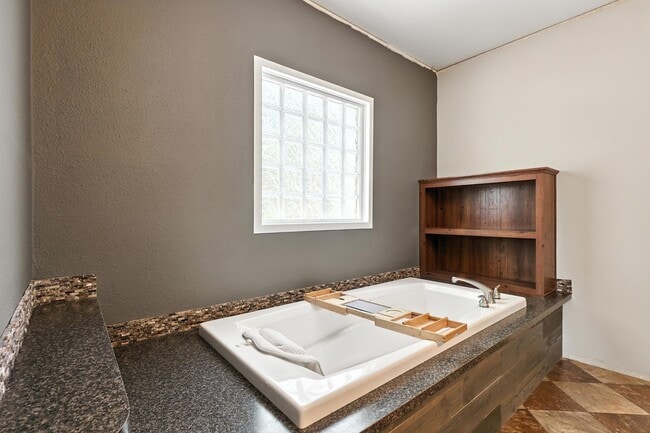 Building Photo - 13 Carlitos Ln