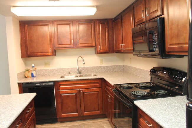 Building Photo - GUARD GATE COMMUNITY, 3 BEDROOM, 1.75 BATH...