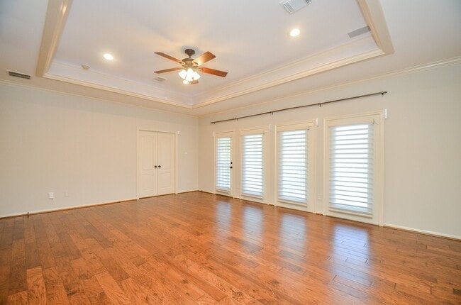 Building Photo - 42 N Knights Crossing Dr