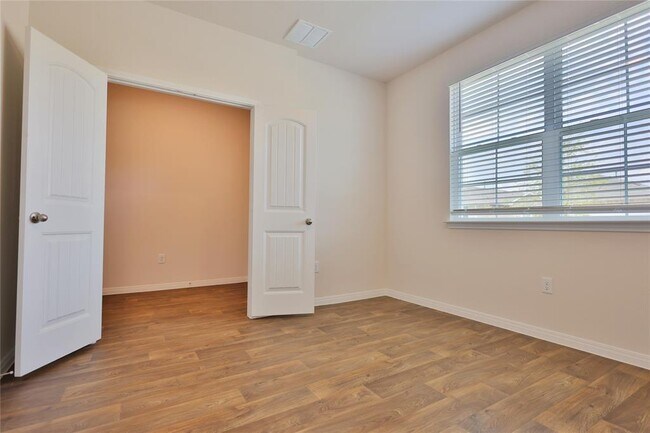 Building Photo - 132 Mackinac Ln