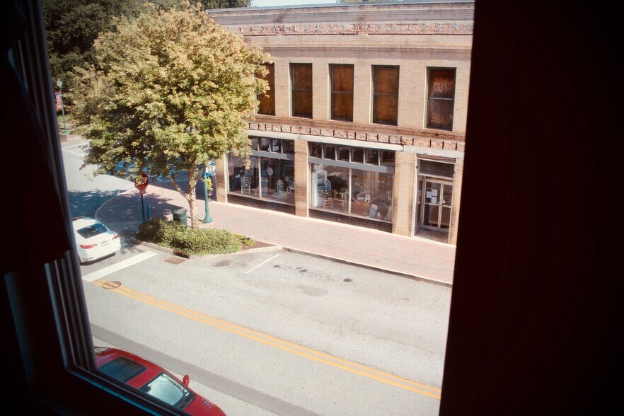 Building Photo - 26 Doyle St