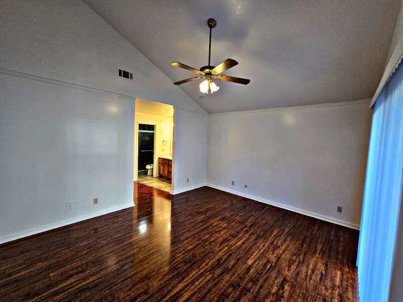 Building Photo - 5938 Land View Dr
