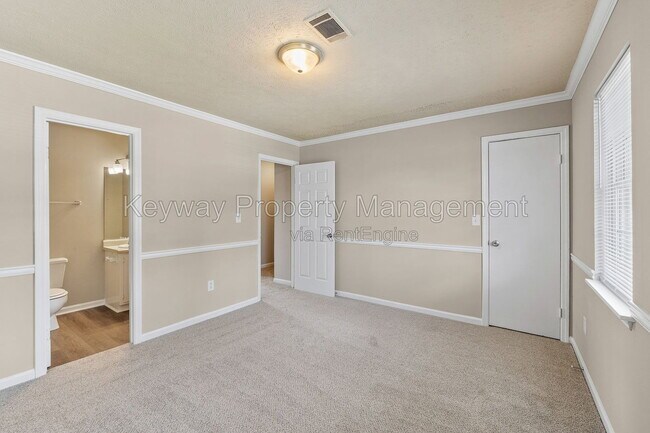 Building Photo - 3930 Almon Dr