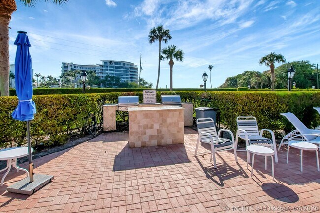 Building Photo - 1099 S Ocean Blvd
