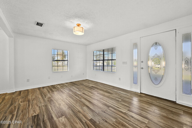 Building Photo - 343 Spring Ave