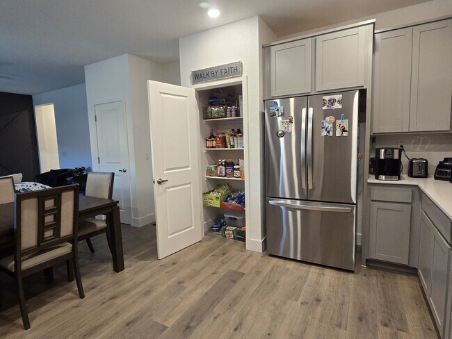 Building Photo - Newer 2 story home in Stonebrook Village- ...