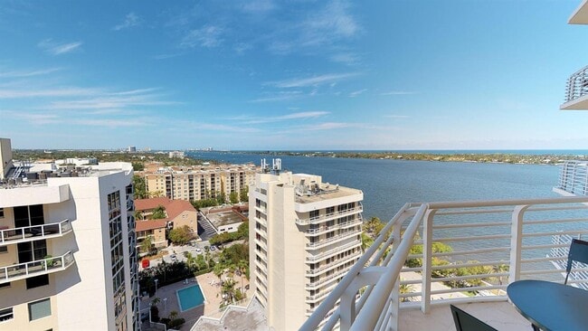 Building Photo - 1515 N Flagler Dr
