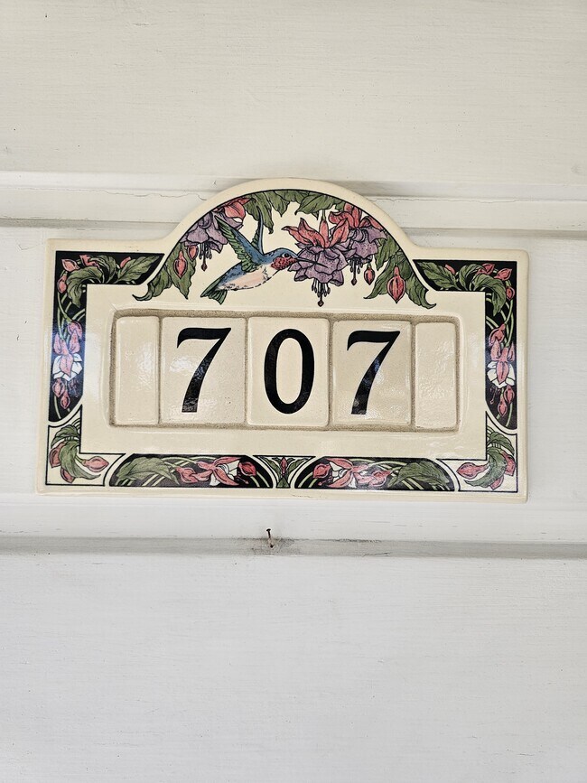 Building Photo - 707 Lima St