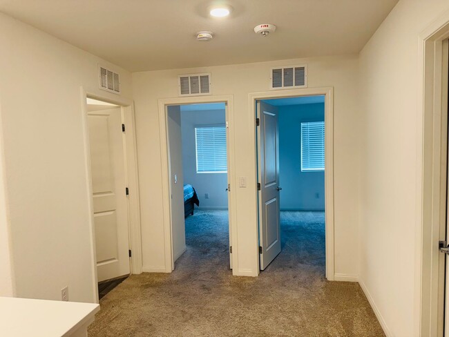 Building Photo - Semi-Furnished 3-bedroom, 2.5-bath townhou...