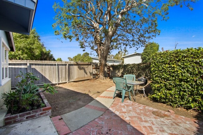 Building Photo - Coastal Living in Westside Costa Mesa – Up...