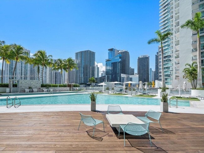 Building Photo - 90 SW 3rd St