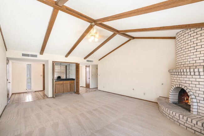 Building Photo - 4652 R L Shoemaker Dr