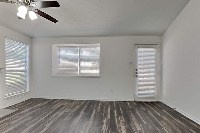 Building Photo - 7814 Greenedge Dr