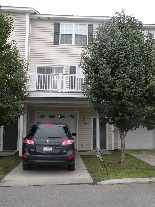 Building Photo - Nice Townhome in Havelock