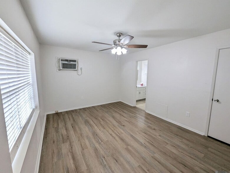 Building Photo - 1701 Lobdell Ave