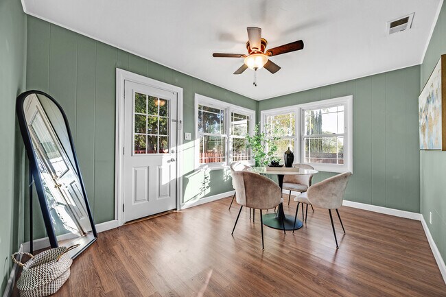 Building Photo - 2438 Upland Dr