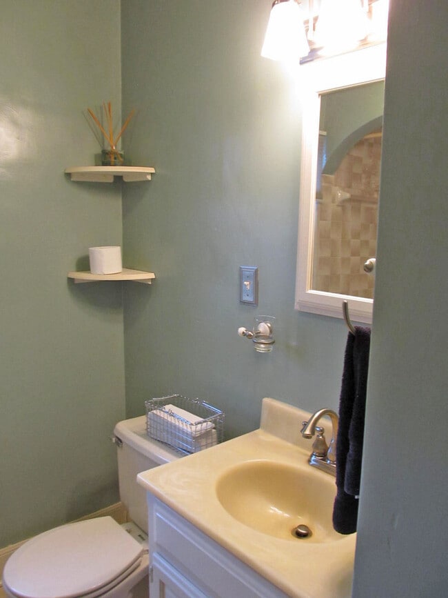 Building Photo - Four Bedroom Home in Milwood