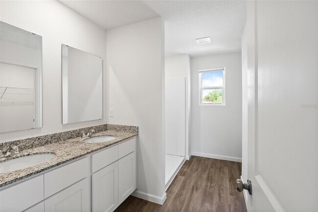 Building Photo - 612-612 Linnet Ct
