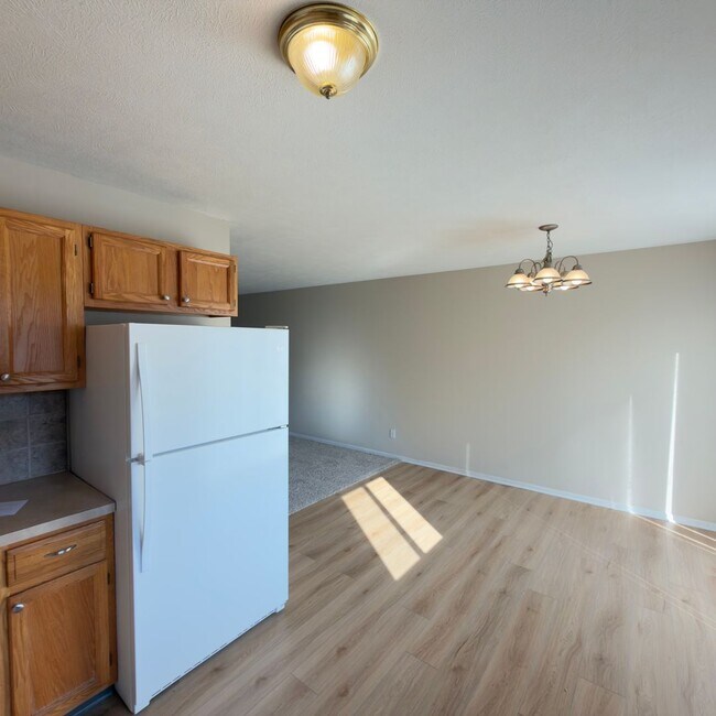 Building Photo - 3 Bedroom Duplex in Rockford!