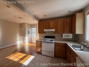 Building Photo - 466 Green St