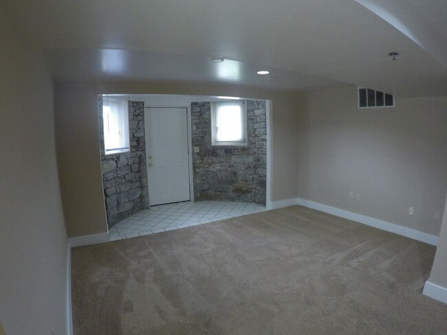 Building Photo - 904 South St