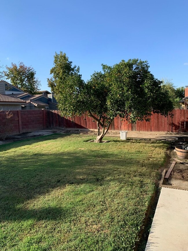 Building Photo - 3 Bedroom 2 Bath Home