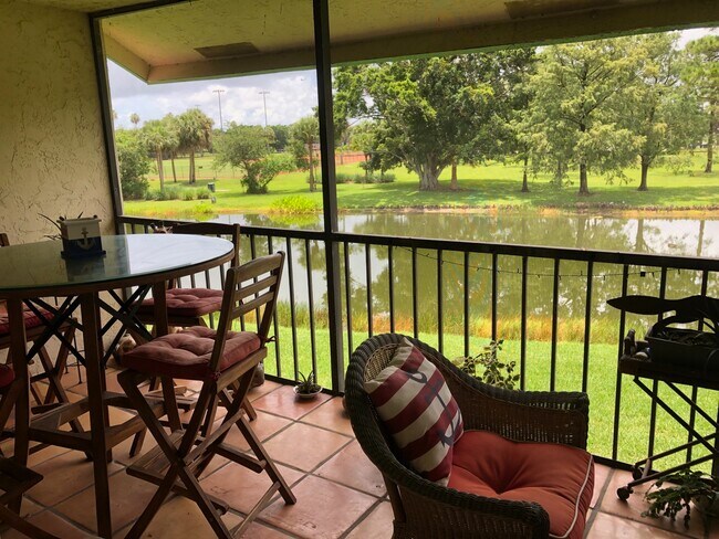 Building Photo - 7 Lexington Ln E