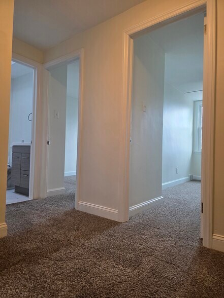 Building Photo - 922 Poplar Ave