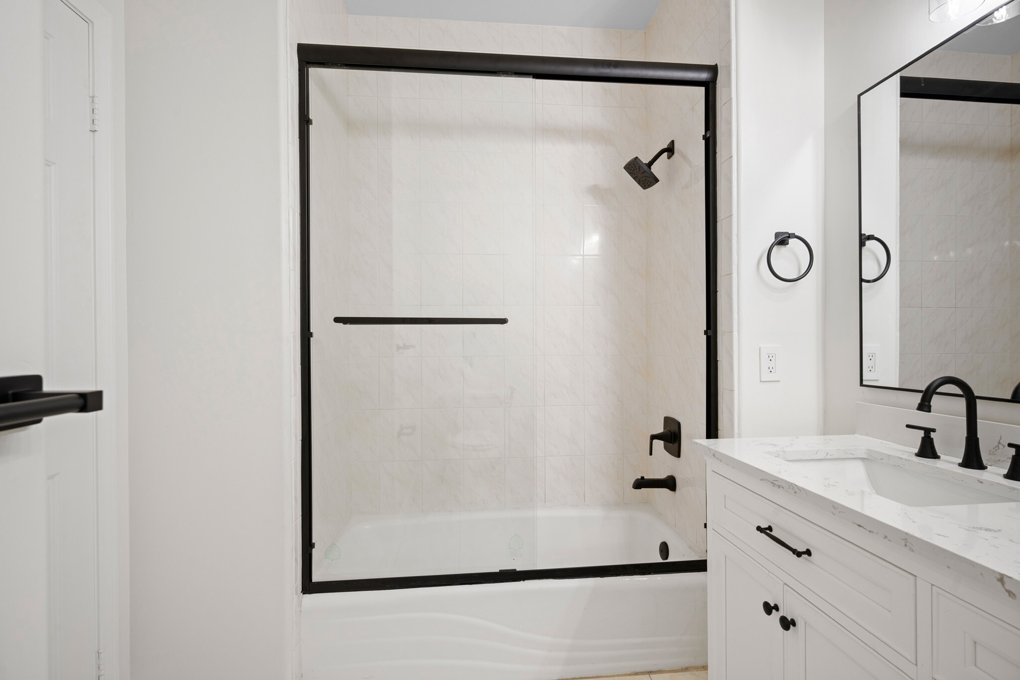 Building Photo - 415 E Dryden St