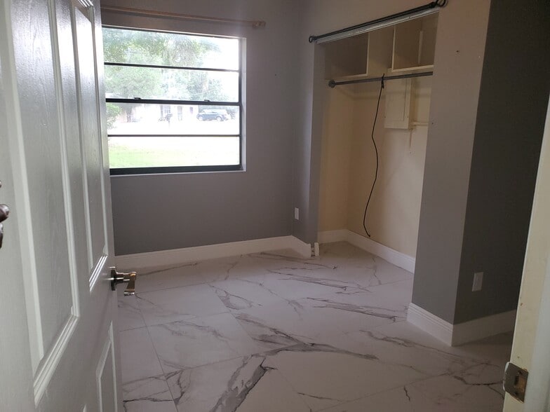 Building Photo - 820 Crenshaw Lake Rd