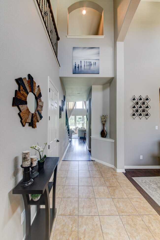 Building Photo - 308 Entrada Way