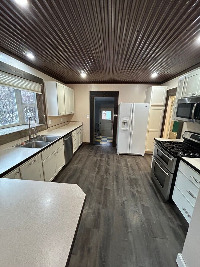 Building Photo - 4 Bedroom Home on Kalispell’s East Side – Spacious Yard & Double Garage