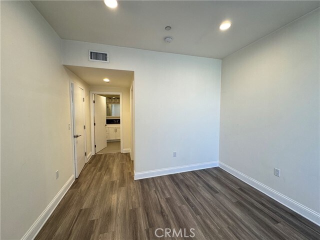 Building Photo - 14934 Burbank Blvd