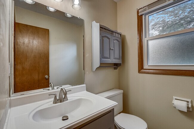 Half bath 6825 - 6825 S Juniper Dr