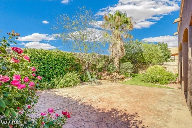 Building Photo - 7425 Gulf Creek Dr