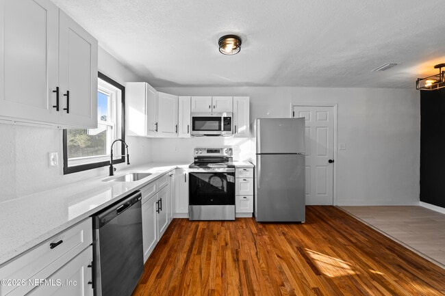 Building Photo - 2389 Hilly Rd