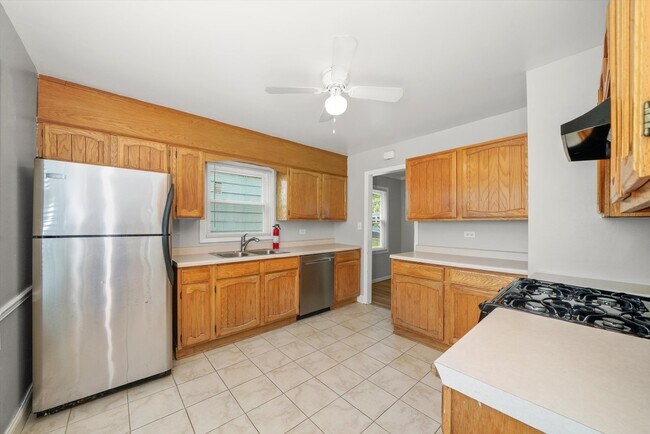 Building Photo - Charming Ranch-Style Home with New Windows...